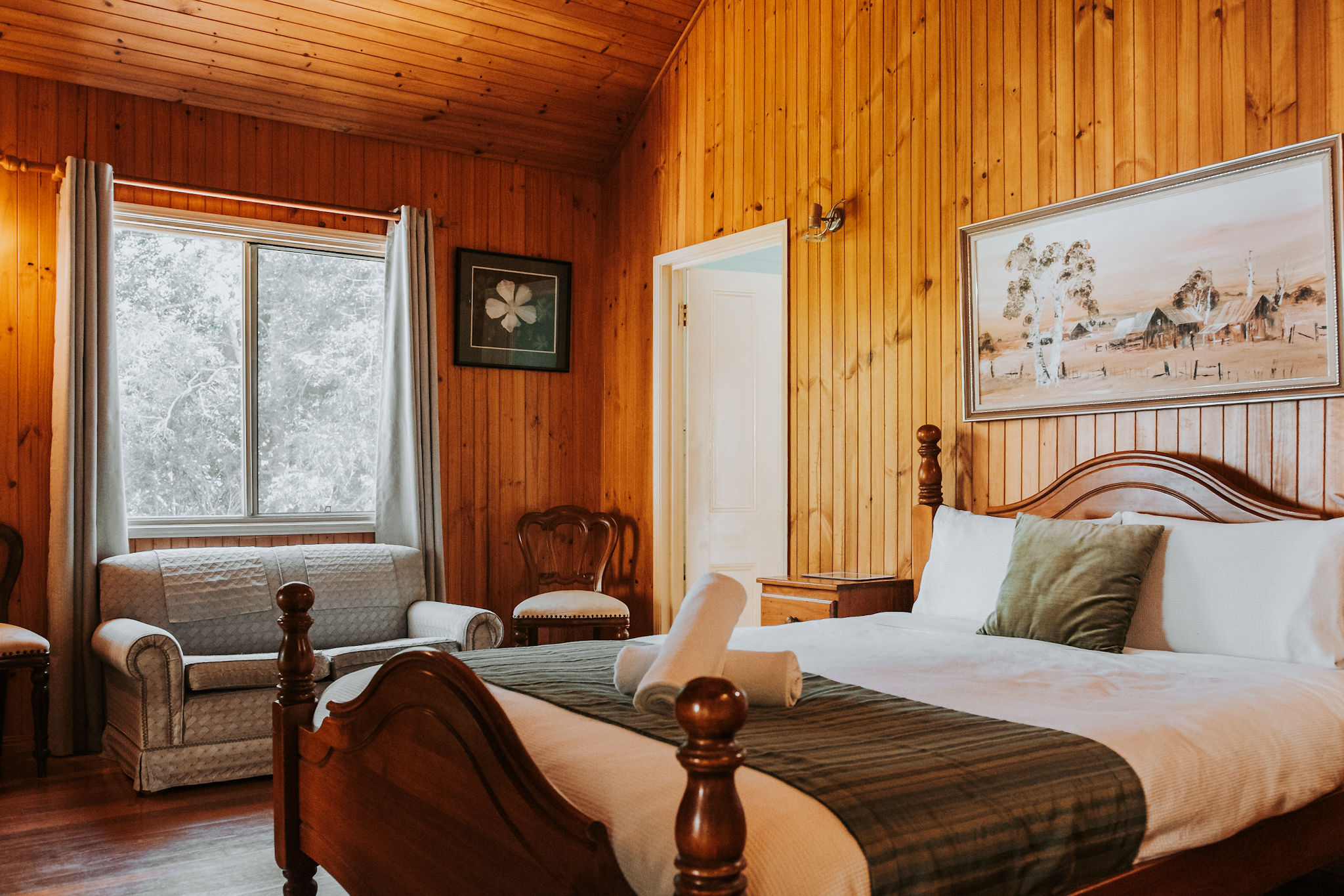 Tibro Room 8